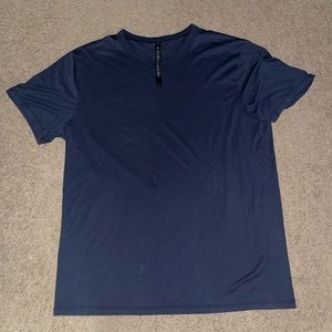 men’s lululemon fundamental t shirt!